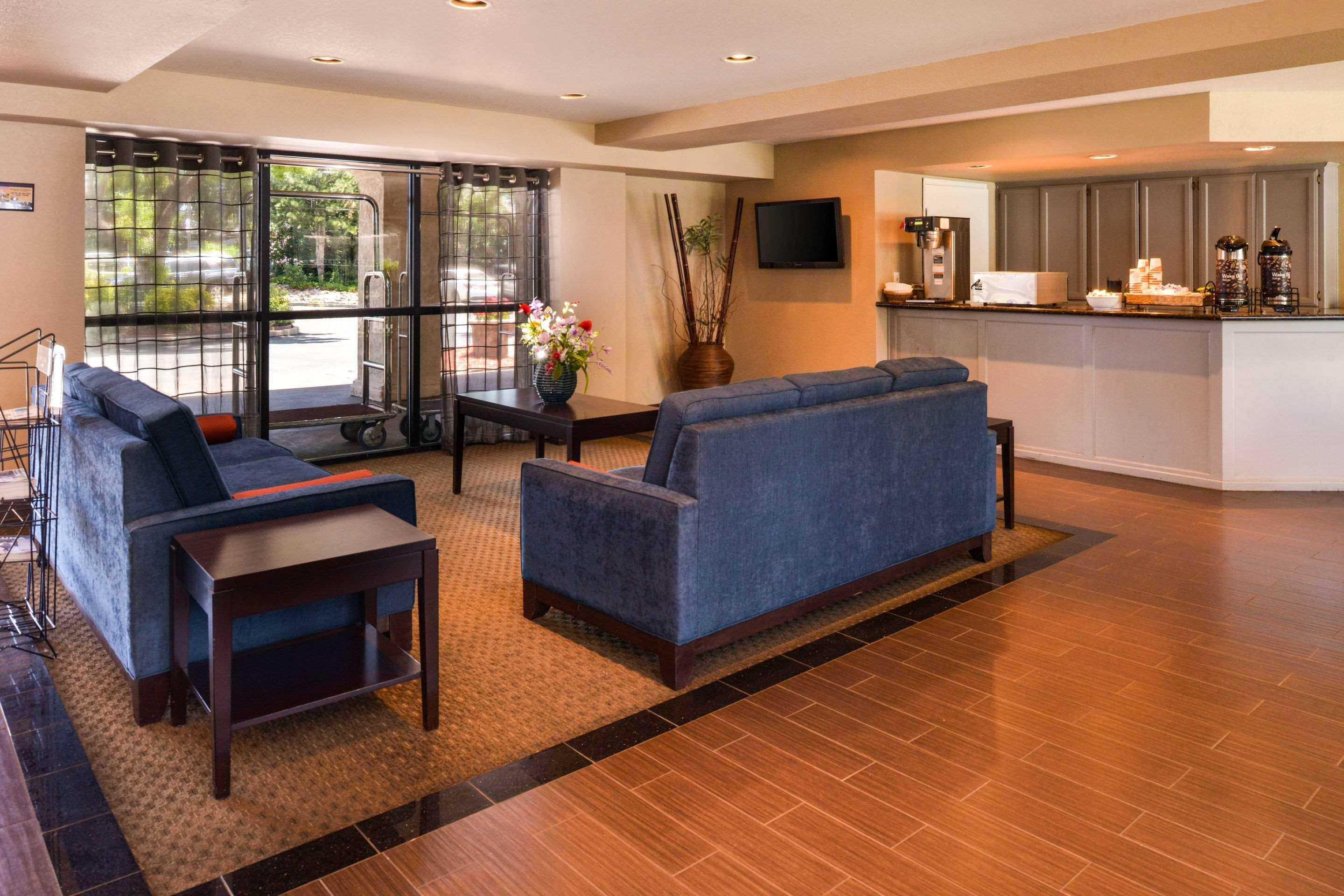 Comfort Inn & Suites Rancho Cordova-Sacramento Exterior photo