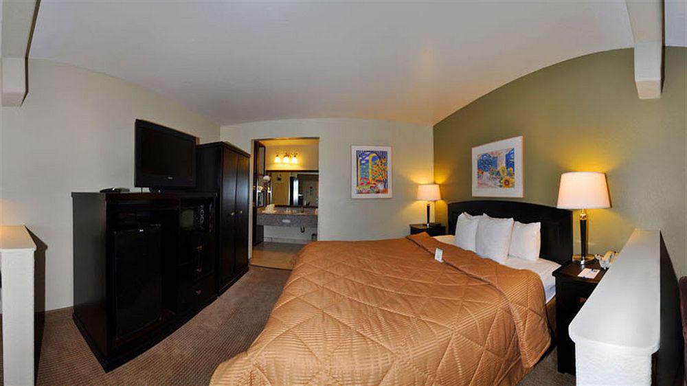 Comfort Inn & Suites Rancho Cordova-Sacramento Exterior photo